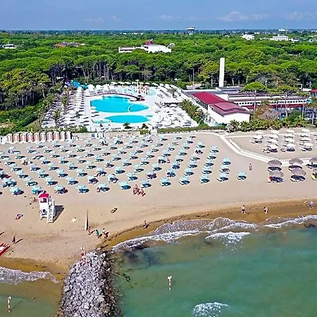 Elegant With Generous Outdoor Space Lignano Sabbiadoro